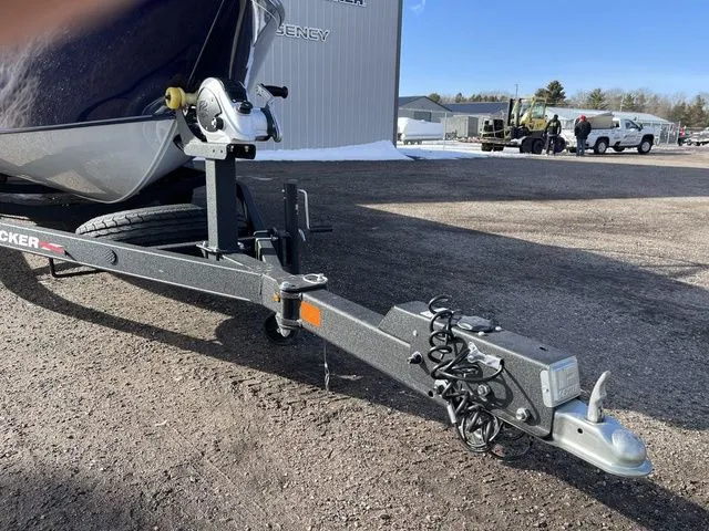 Slide: The Image of Tracker Pro Guide V-175 WT 2023 - 14