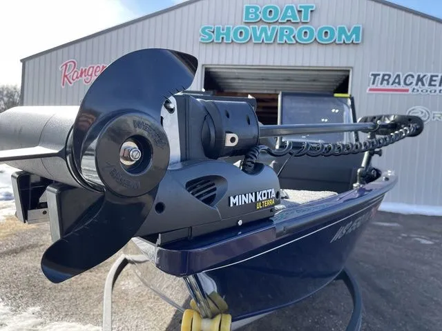 Slide: The Image of Tracker Pro Guide V-175 WT 2023 - 15