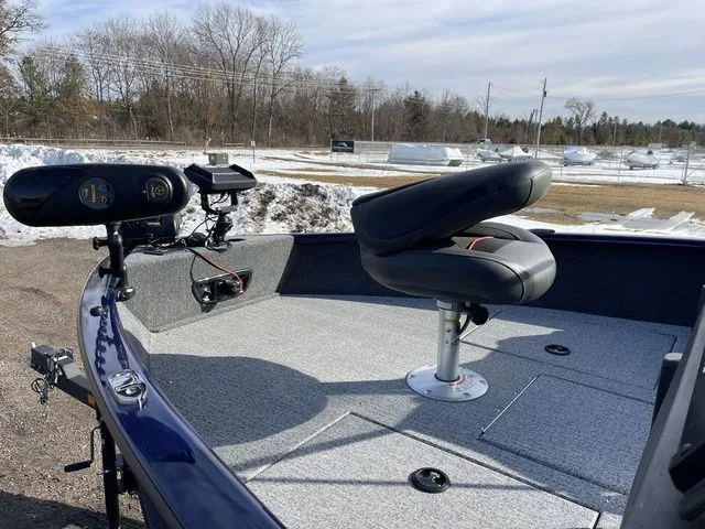 Slide: The Image of Tracker Pro Guide V-175 WT 2023 - 16