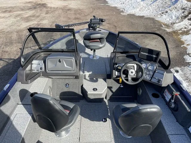 Slide: The Image of Tracker Pro Guide V-175 WT 2023 - 18