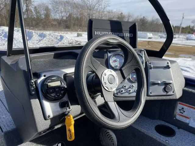 Slide: The Image of Tracker Pro Guide V-175 WT 2023 - 19