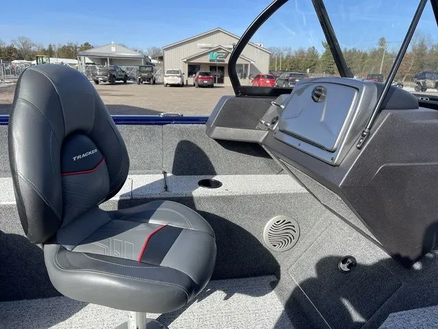 Slide: The Image of Tracker Pro Guide V-175 WT 2023 - 22