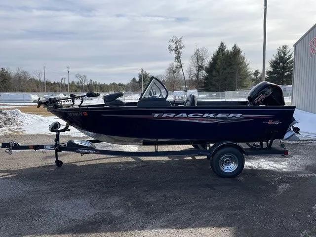 Slide: The Image of Tracker Pro Guide V-175 WT 2023 - 4