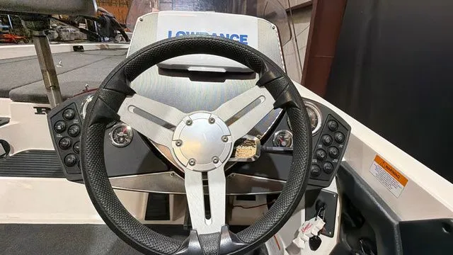 Slide: The Image of Steering wheel of 2015 Ranger Z118C boat with Evinrude E-Tec 150 engine. - 14