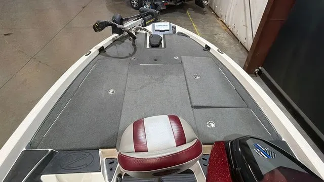 Slide: The Image of 2015 Ranger Z118C boat with Evinrude E-Tec 150 engine, interior view. - 15