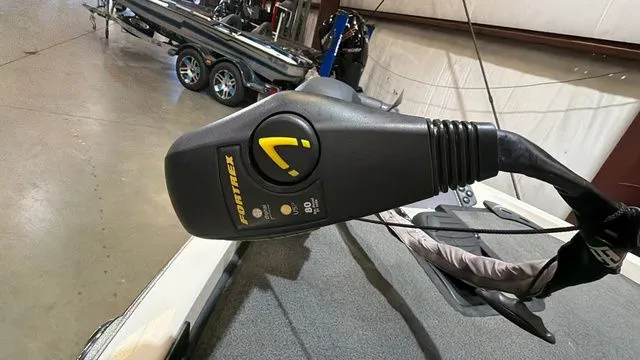 Slide: The Image of Ranger Z118C boat with Minn Kota trolling motor, interior view. - 19