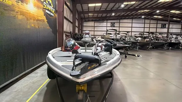 Slide: The Image of 2015 Ranger Z118C boat in warehouse with Evinrude E-Tec 150 engine. - 8