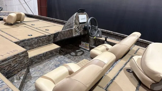 Slide: The Image of Xpress H18 W/Yamaha 115 "SHO" 2023 - 11