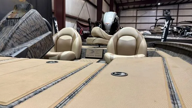 Slide: The Image of Xpress H18 W/Yamaha 115 "SHO" 2023 - 20