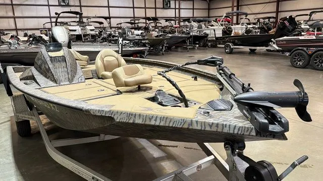 Slide: The Image of Xpress H18 W/Yamaha 115 "SHO" 2023 - 7