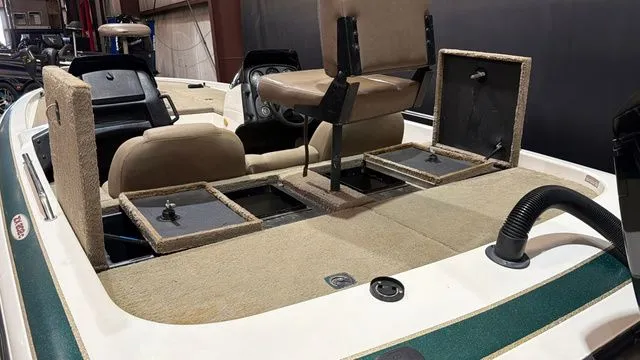 Slide: The Image of Skeeter ZX202C W/Yamaha 200 1999 - 10