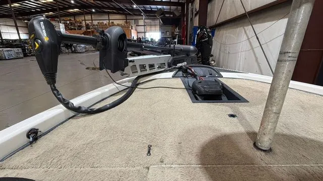 Slide: The Image of Skeeter ZX202C W/Yamaha 200 1999 - 15