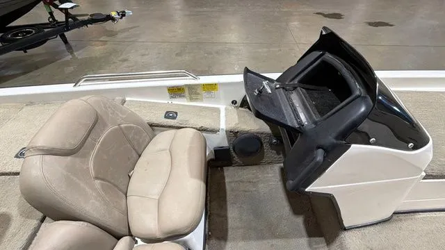 Slide: The Image of Skeeter ZX202C W/Yamaha 200 1999 - 18