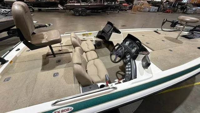 Slide: The Image of Skeeter ZX202C W/Yamaha 200 1999 - 6