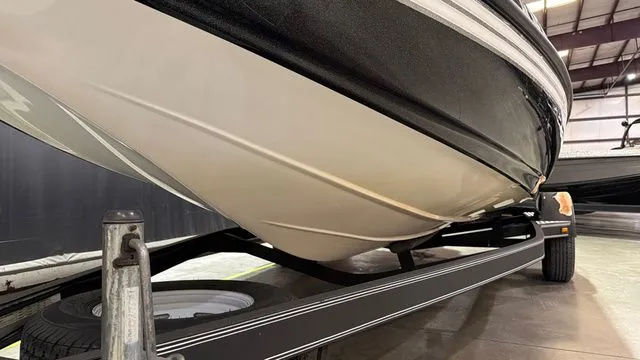 Slide: The Image of Skeeter Skeeter SL190 W/Yamaha 175 2012 - 10