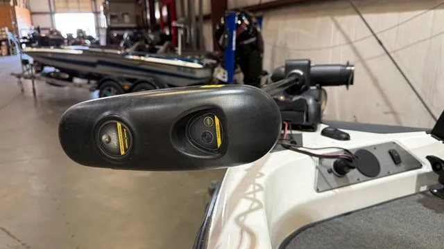 Slide: The Image of Skeeter Skeeter SL190 W/Yamaha 175 2012 - 20