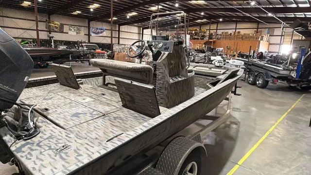 Slide: The Image of Xpress H18 Bay W/Yamaha 90 2014 - 6