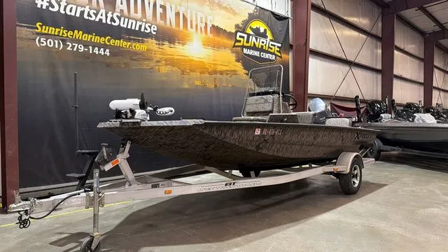 The Image of 2014 Xpress XP18CC boat with Yamaha 90, displayed at Sunrise Marine Center. - 1