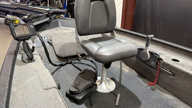 Slide: The Image of Xpress XP16PF boat with stick steer and Yamaha 40 engine, 2015 model. - 11