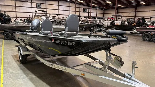 Slide: The Image of 2015 Xpress XP16PF boat with Yamaha 40, in warehouse. - 7