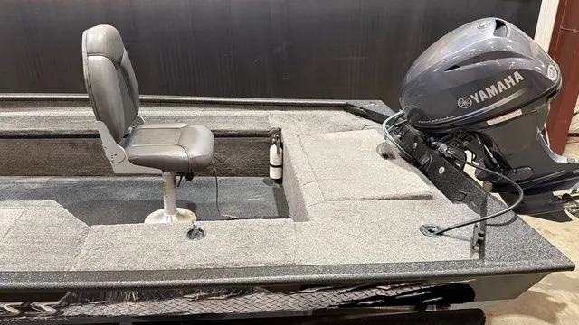 Slide: The Image of 2015 Xpress XP16PF boat with Yamaha 40 engine, gray upholstery. - 9