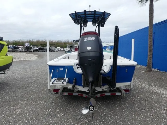 Slide: The Image of Sea Pro 228 2020 - 5