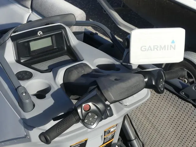 Slide: The Image of Sea-Doo Switch® Cruise 21 handlebars with Garmin navigation. - 12