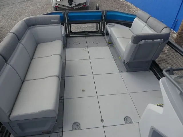 Slide: The Image of Sea-Doo Switch Cruise 21 2023 - 12