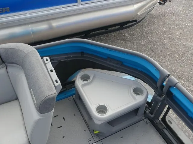 Slide: The Image of Sea-Doo Switch Cruise 21 2023 - 13