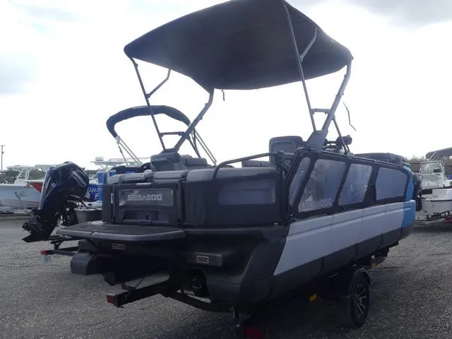 Slide: The Image of Sea-Doo Switch Cruise 21 2023 - 4