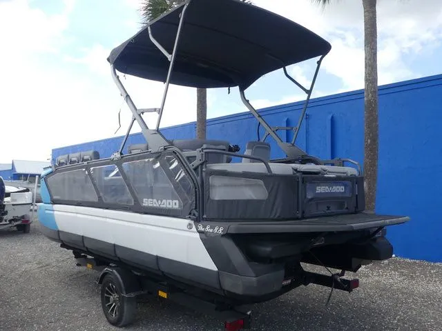 Slide: The Image of Sea-Doo Switch Cruise 21 2023 - 6