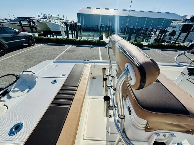 Slide: The Image of Mako 21 LTS 2016 - 7