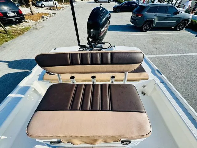 Slide: The Image of Mako 21 LTS 2016 - 8