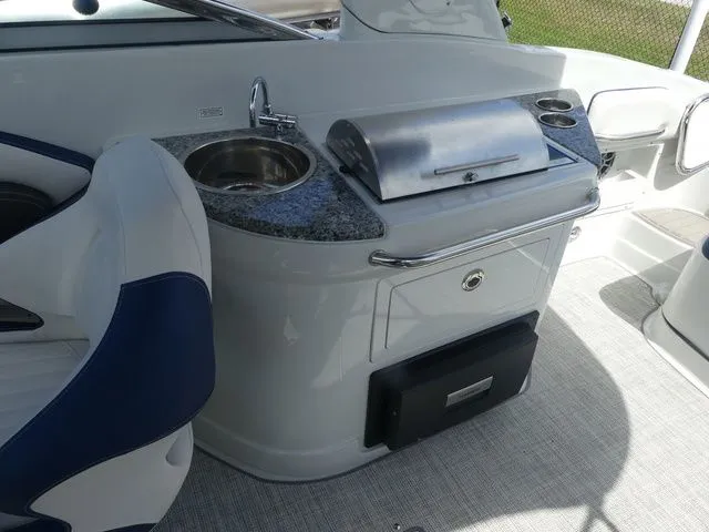 Slide: The Image of Crownline Boats 280 XSS 2025 - 10