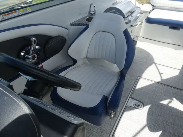 Slide: The Image of Crownline Boats 280 XSS 2025 - 13