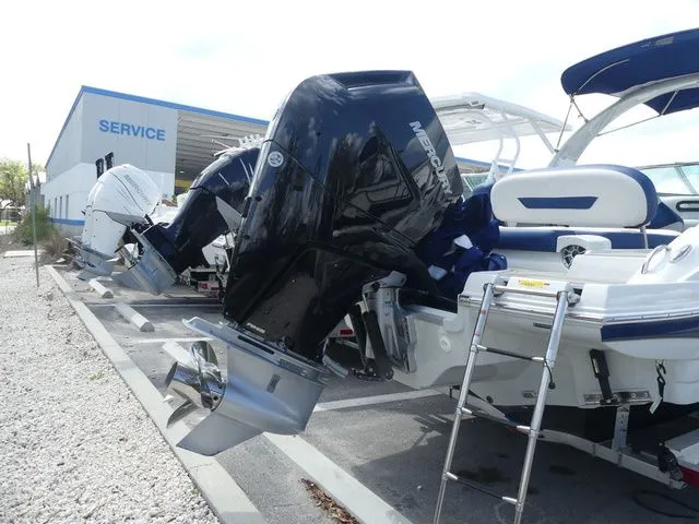 Slide: The Image of Crownline Boats 280 XSS 2025 - 4