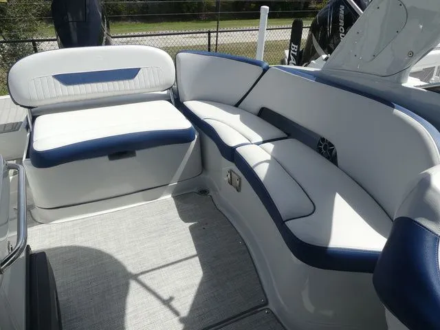 Slide: The Image of Crownline Boats 280 XSS 2025 - 9