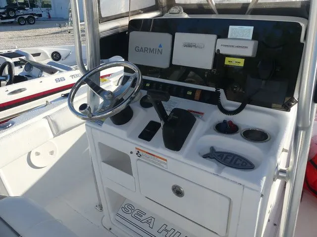 Slide: The Image of Sea Hunt Ultra 196 2017 - 10