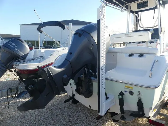 Slide: The Image of Sea Hunt Ultra 196 2017 - 4