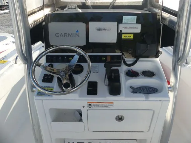 Slide: The Image of Sea Hunt Ultra 196 2017 - 9