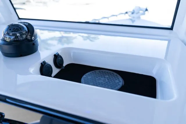 Slide: The Image of Sportsman Masters 247OE Bay Boat 2026 - 33