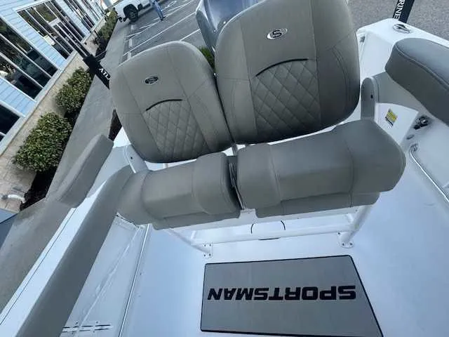 Slide: The Image of Grady-White Fisherman 180 2025 - 10