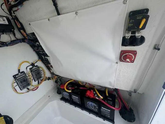 Slide: The Image of Grady-White Fisherman 180 2025 - 16