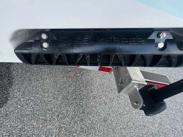 Slide: The Image of Grady-White Fisherman 180 2025 - 4