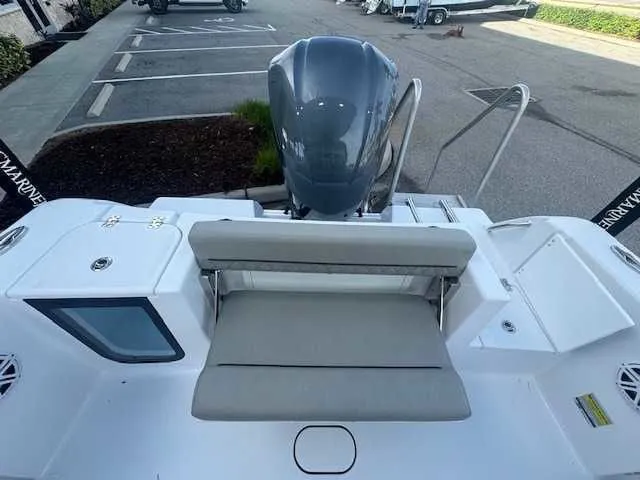 Slide: The Image of Grady-White Fisherman 180 2025 - 7