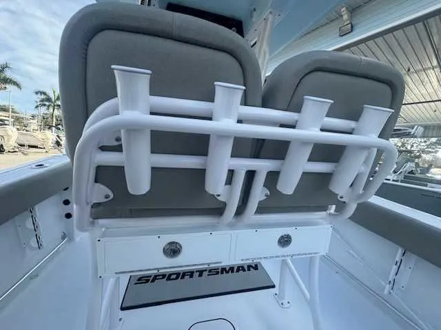 Slide: The Image of Grady-White Fisherman 180 2025 - 9