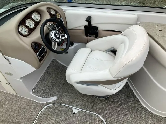 Slide: The Image of Four Winns 240 Horizon 2006 - 12