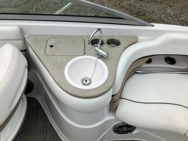 Slide: The Image of Four Winns 240 Horizon 2006 - 13