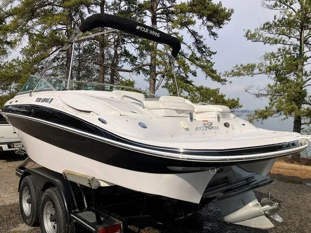 Slide: The Image of Four Winns 240 Horizon 2006 - 3