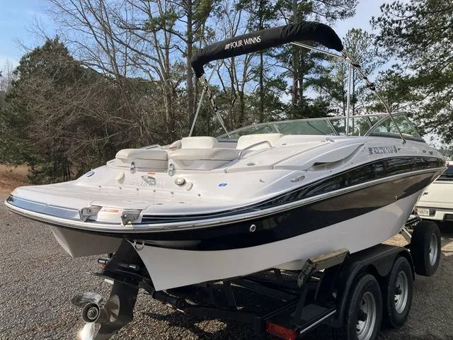 Slide: The Image of Four Winns 240 Horizon 2006 - 5